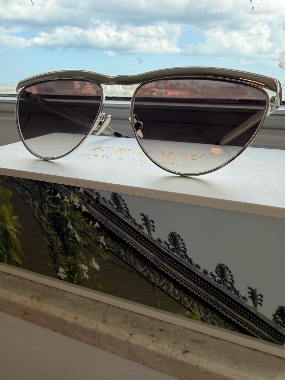 KREWE Heidi sunglasses Silver Chroma + Tortuga Noir - Picture 14 of 15
